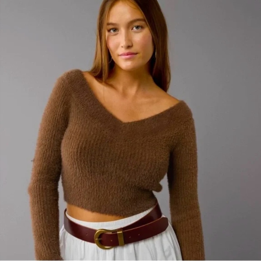 AMERICAN EAGLE • brown fuzzy cropped off shoulder sweater size M
